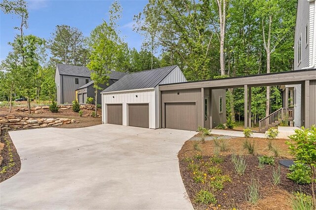 135 Cedarwood Ln, Roswell, GA 30075 - garage featuring driveway