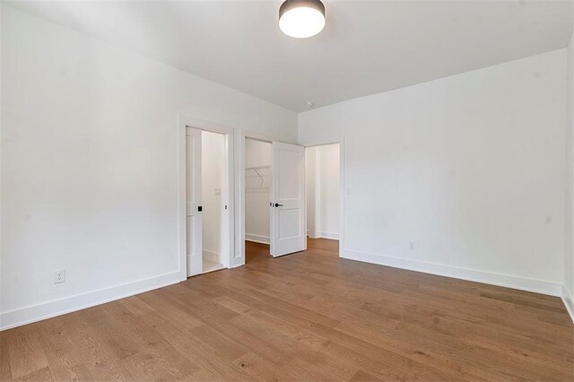 135 Cedarwood Ln, Roswell, GA 30075 - bathroom with vanity, toilet, and washtub / shower combination