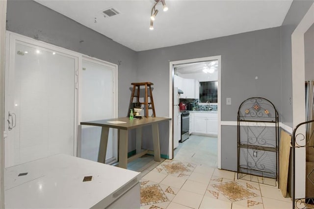 652 Post Oak Rd, Jonesboro, GA 30238 - bathroom featuring tile patterned flooring and backsplash
