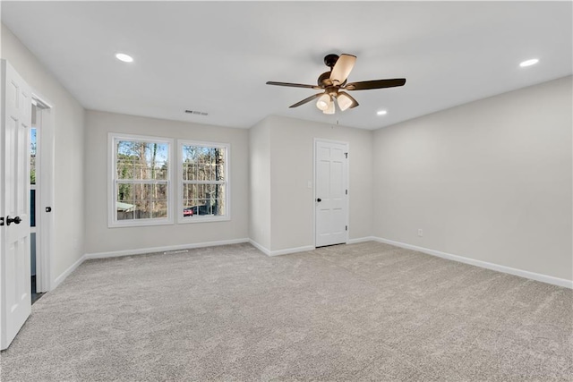 carpeted empty room featuring ceiling fan