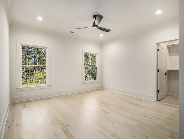 unfurnished room with light hardwood / wood-style floors, ornamental molding, and ceiling fan