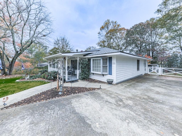 ranch-style house featuring a porch