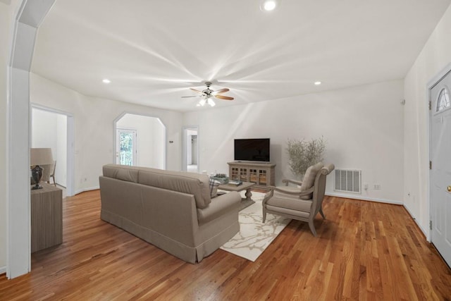 living room with light hardwood / wood-style floors and ceiling fan