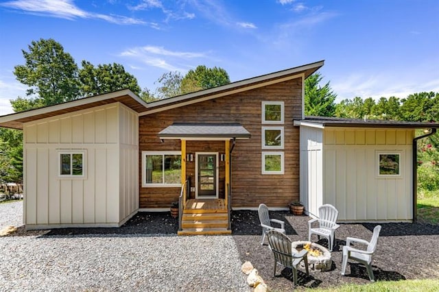 back of house featuring a patio and an outdoor fire pit