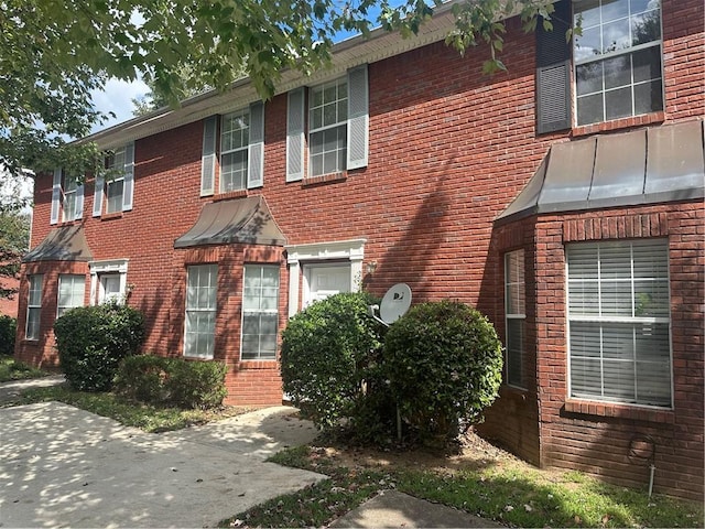 5768 Windgate Ln, Lithonia, GA 30058 - view of front of house featuring brick siding
