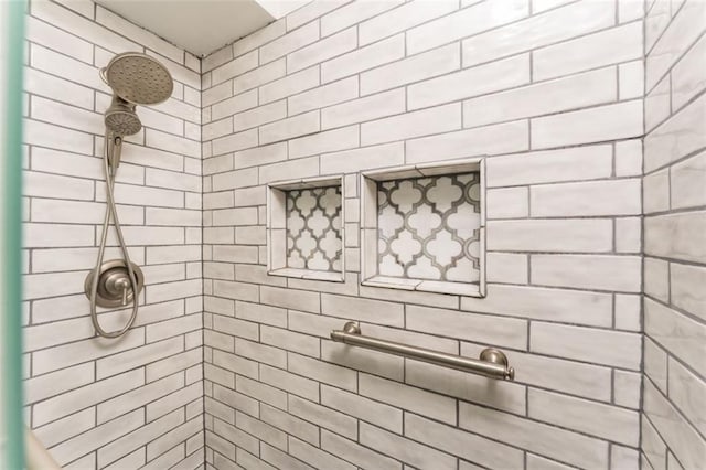 bathroom featuring tiled shower