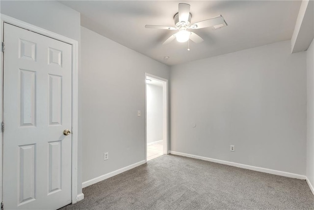 unfurnished room with carpet floors and ceiling fan