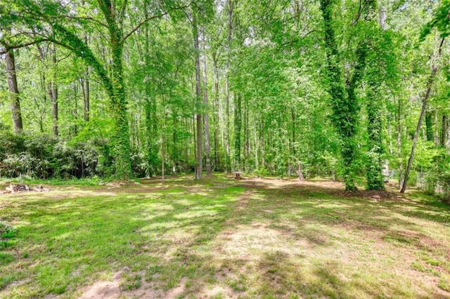 view of yard featuring a forest view