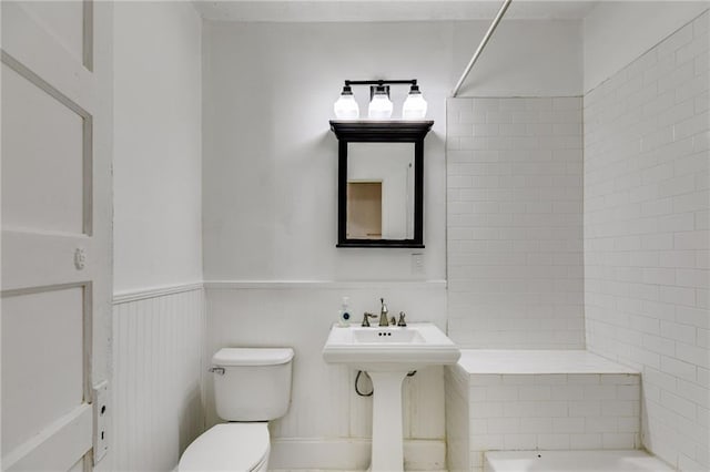 1405 May Ave SE, Atlanta, GA 30316 - full bath featuring toilet, a bath, wainscoting, and a shower