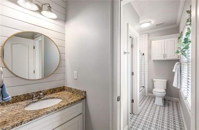 5173 Brendlynn Dr, Suwanee, GA 30024 - bathroom featuring plenty of natural light, vanity, toilet, crown molding, and shower / bath combination