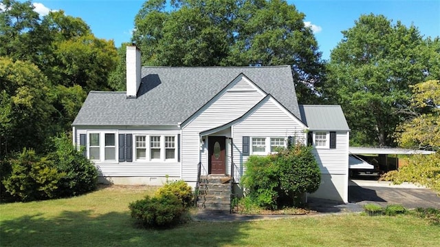 view of front of property featuring a carport and a front lawn