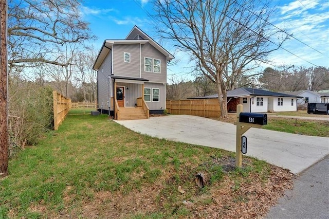 40 Crayton St, Rockmart, GA 30153 - view of front of house featuring driveway