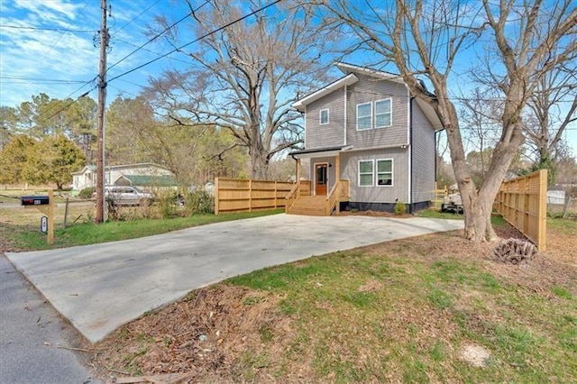 40 Crayton St, Rockmart, GA 30153 - view of front facade with concrete driveway