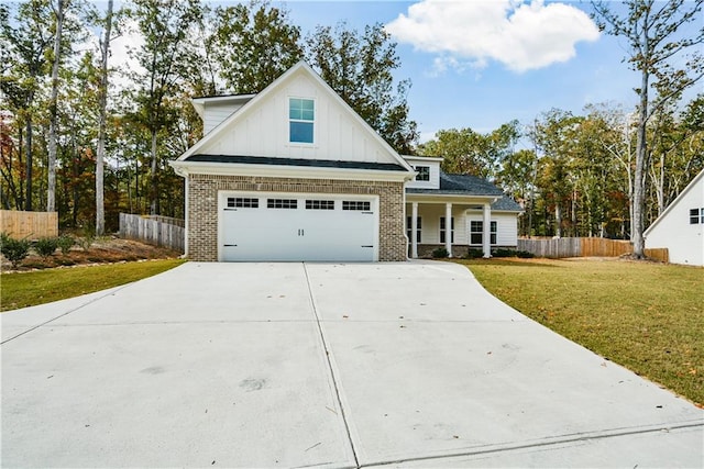 view of front of house featuring a front yard