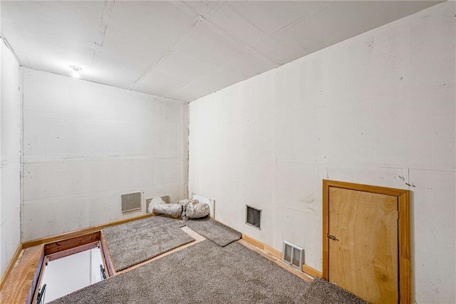 empty room featuring carpet floors