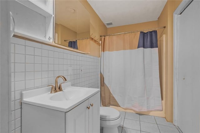 full bathroom with visible vents, toilet, a shower with curtain, tile patterned floors, and tile walls