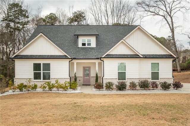 craftsman-style home with a front lawn