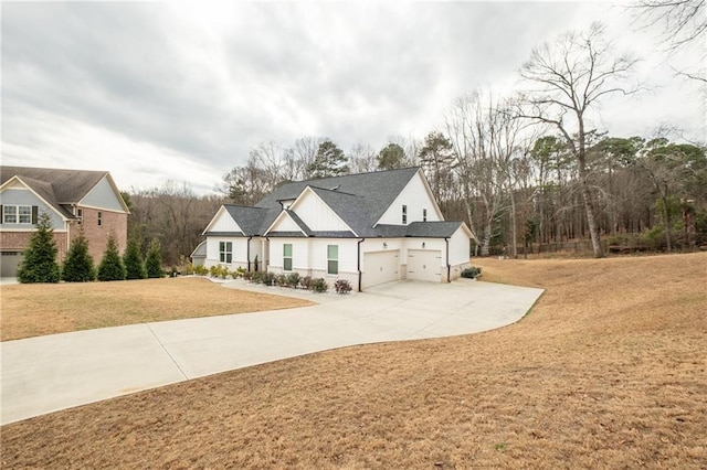 view of front of property featuring a garage and a front yard