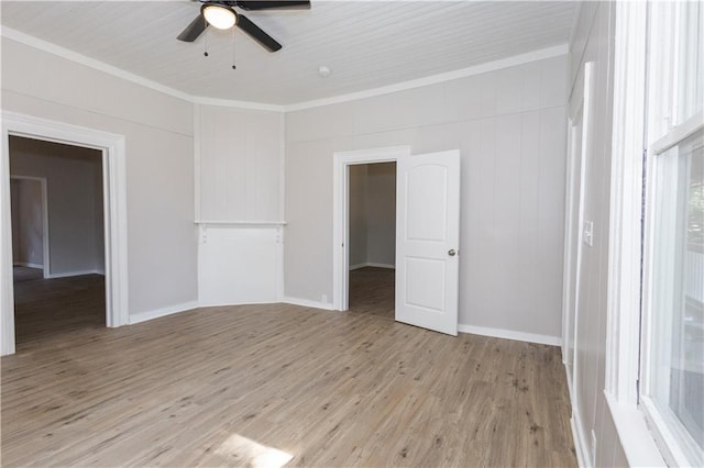 empty room featuring ceiling fan, crown molding, and light hardwood / wood-style floors