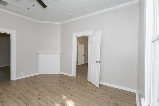 unfurnished room featuring ornamental molding, ceiling fan, and light hardwood / wood-style floors