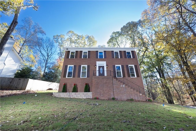 view of front of house featuring a front yard