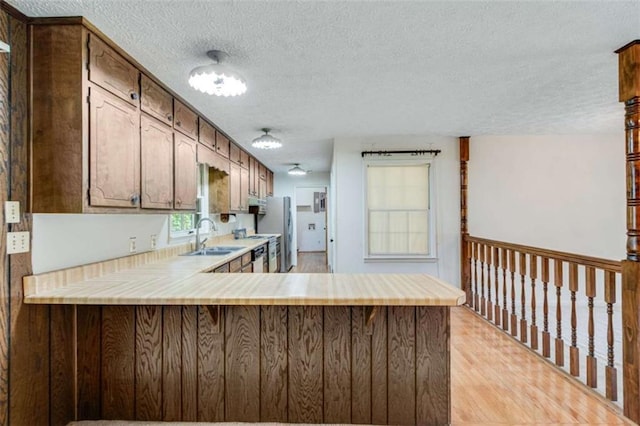 3740 Windy Hill Cir, Gainesville, GA 30504 - kitchen with a sink, light countertops, a textured ceiling, freestanding refrigerator, and a peninsula