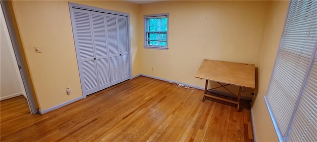 2600 Amberly Dr, Dunwoody, GA 30360 - unfurnished bedroom with light wood finished floors, baseboards, and a closet