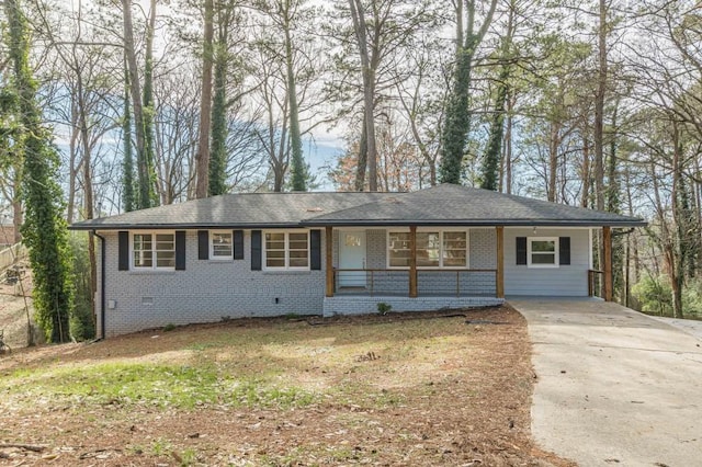 ranch-style house with covered porch