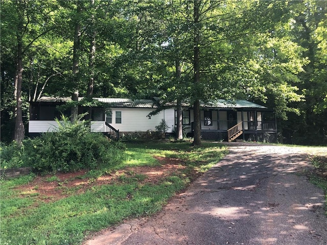 4744 Chickasaw Way SE, Acworth, GA 30102 - manufactured / mobile home featuring a porch, stairs, driveway, and a metal roof