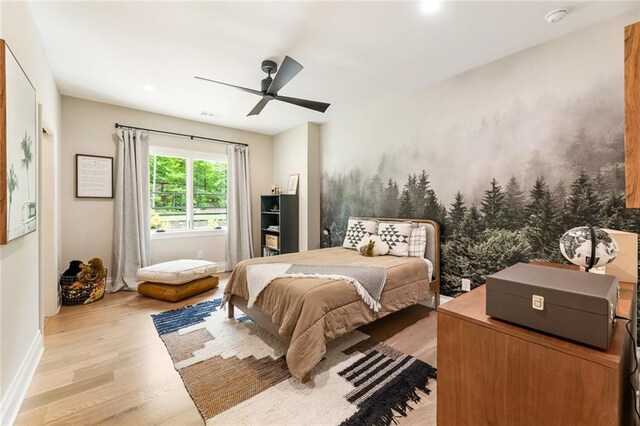 bedroom with baseboards, a ceiling fan, wood finished floors, and recessed lighting
