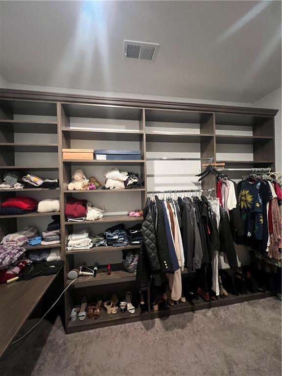 walk in closet featuring carpet and visible vents