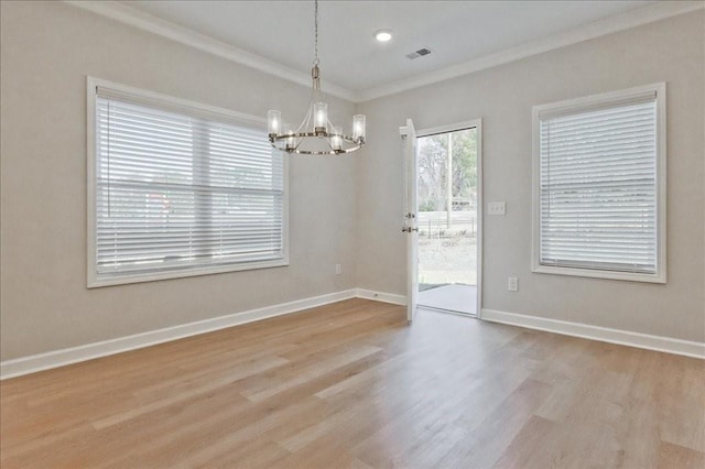 kitchen featuring crown molding, a spacious island, decorative light fixtures, white cabinets, and light hardwood / wood-style floors