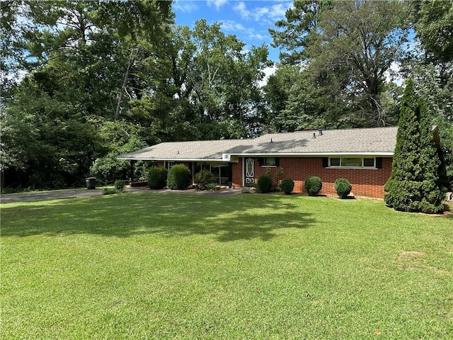 ranch-style house featuring a front lawn