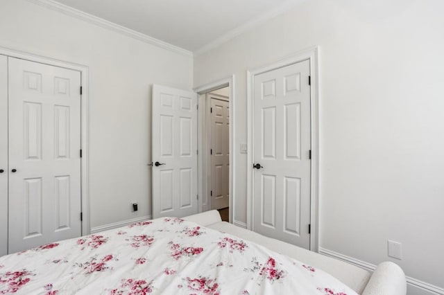 4944 Dovecote Trl, Suwanee, GA 30024 - bedroom featuring crown molding and a closet
