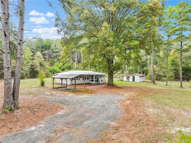 view of front of property featuring a shed