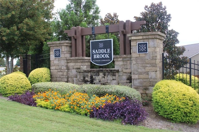 view of community / neighborhood sign