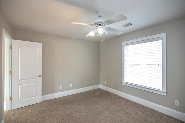 unfurnished room featuring ceiling fan and carpet