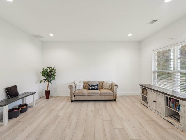 sitting room featuring recessed lighting, visible vents, light wood-type flooring, and baseboards