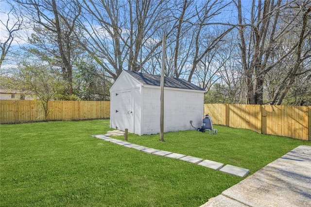 view of yard with a storage shed and an outdoor structure