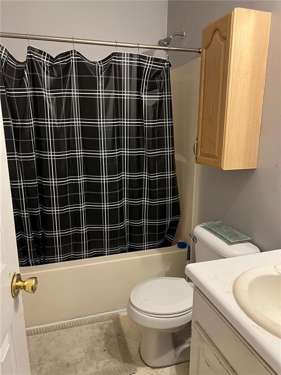 full bathroom featuring toilet, shower / bath combo, vanity, and tile patterned floors