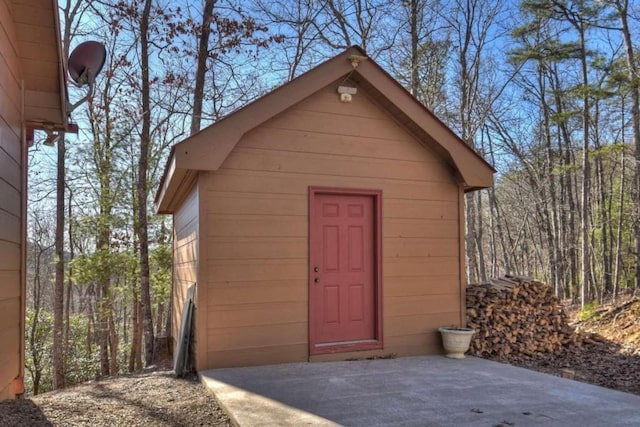 view of outbuilding