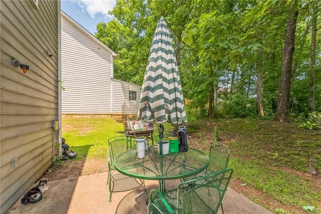 4945 Penscot Way, Stone Mountain, GA 30088 - view of patio featuring outdoor dining area