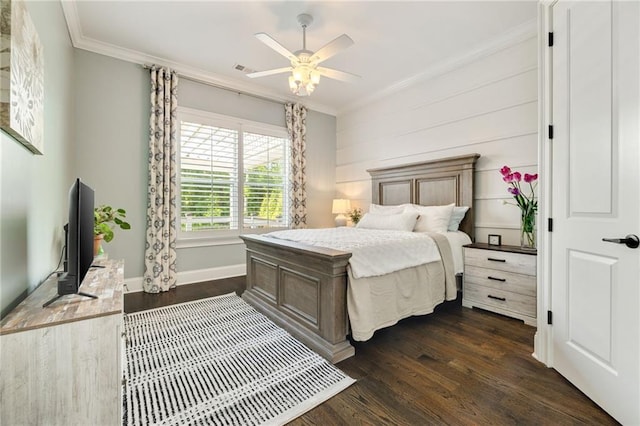 bedroom featuring ceiling fan, visible vents, crown molding, dark wood finished floors, and baseboards