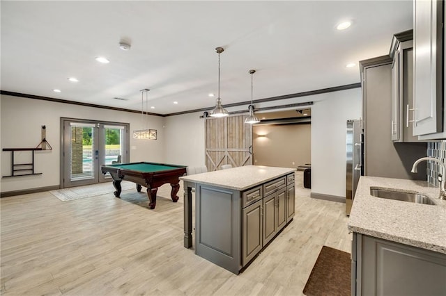 rec room featuring baseboards, ornamental molding, a sink, and billiards