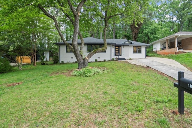 single story home featuring driveway and a front yard