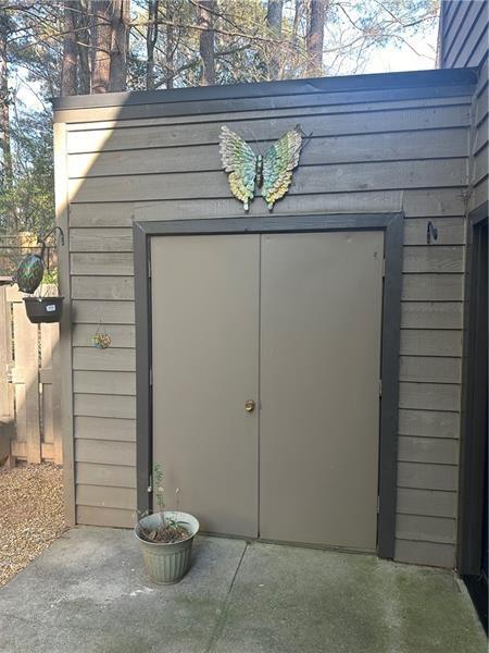 102 Cedar Chase Rd, Atlanta, GA 30324 - view of outbuilding