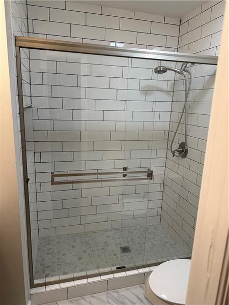 102 Cedar Chase Rd, Atlanta, GA 30324 - bathroom with toilet and a shower with door