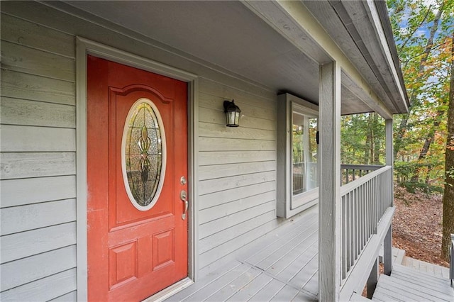 property entrance featuring a porch