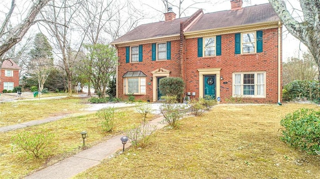 colonial home with a front yard