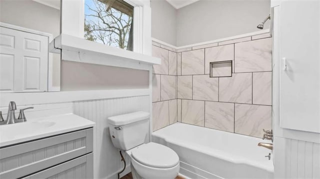 full bathroom with vanity, tiled shower / bath, and toilet